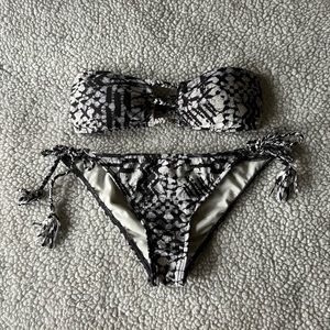 Billabong Black and White Swimsuit Size M